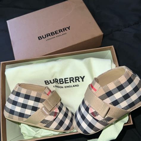 cuffiette neonata burberry|burberry newborn.